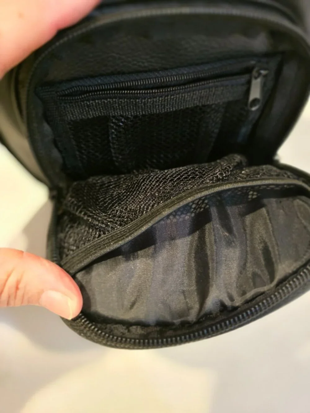 Camera Bag VIEW Padded Soft-shell Black 2 Zip Compartments Black Faux Leather 7